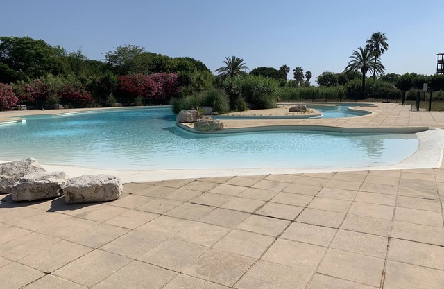 Very nice apartment with sea view facing Saint-Tropez