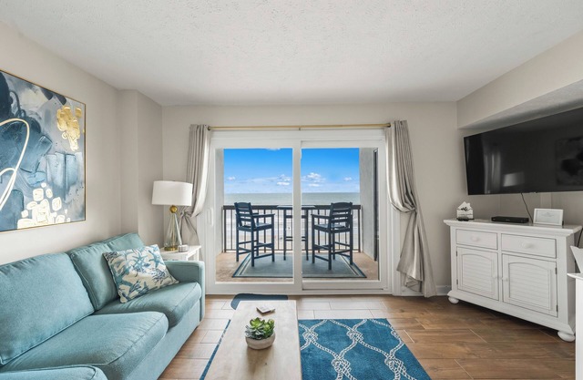 Very nice getaway! 15% off 3-7 nights thru Dec. Oceanfront 1 bedroom 2 bath.