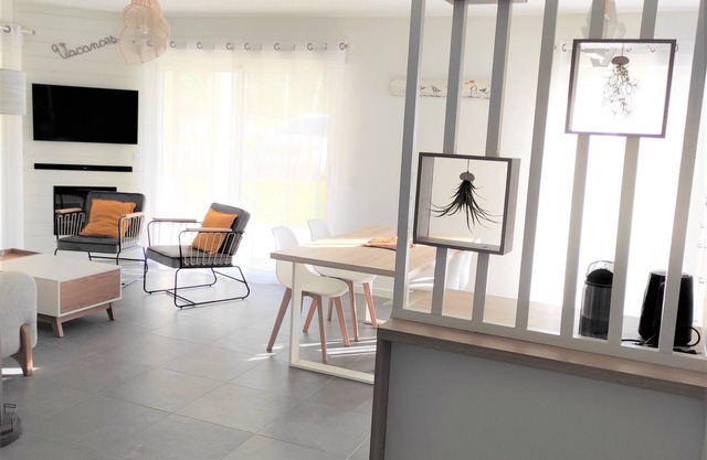 Very nice new apartment with quiet garden, walking distance to the beach, wifi internet, parking.