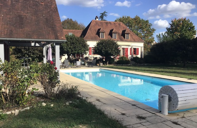 Very quiet family home on the banks of the Dordogne river