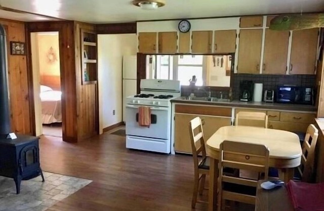 Very Secluded, Lakefront Cottage On Ocqueoc Lake