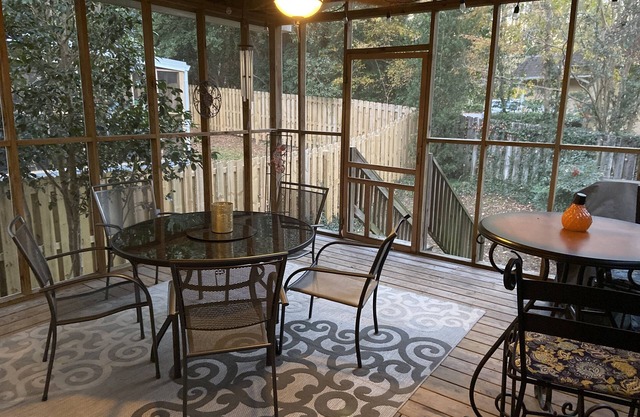 Very Spacious 3 Bedroom/3 bath townhome- 2000 sq ft.