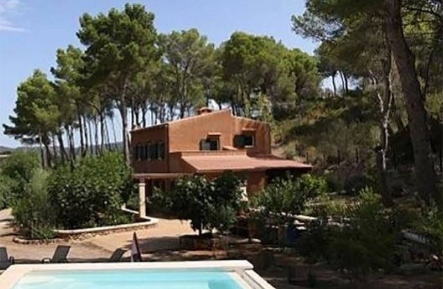 Very Spacious and Comfortable Country House with Air-Conditioning and Private Pool!