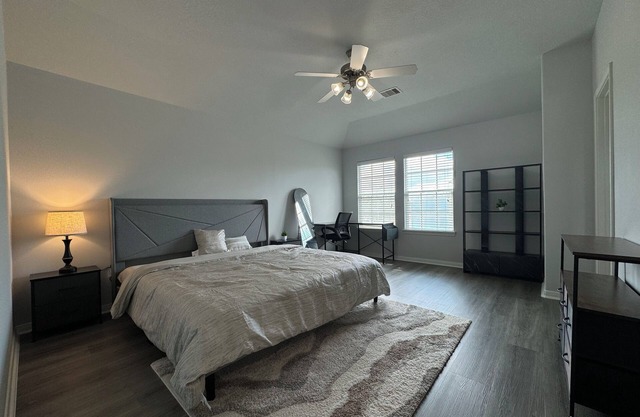 Very spacious- luxury master bedroom, new furniture attach private bathroom
