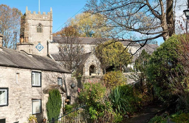 Very spacious Victorian apartment, with a country cottage feel, Yorkshire Dales