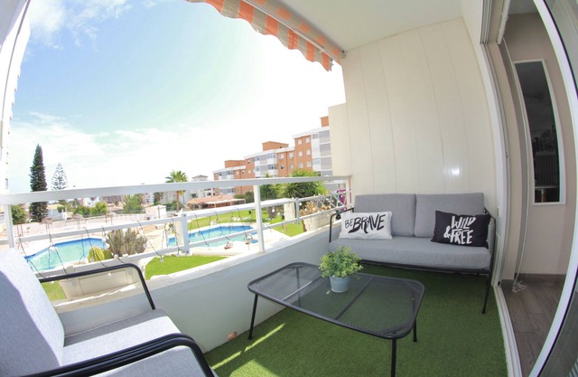 VERY SUNNY STUDIO WITH POOL, GARDENS, TERRACE AND WIFI.