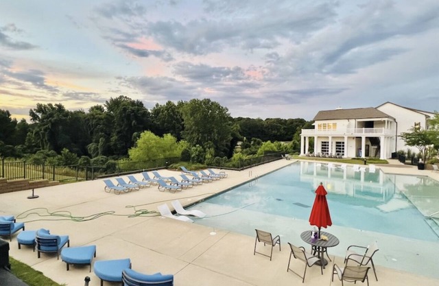 Veteran and Ole Miss Family Owned - Quaint Cottage Near Campus and the Square