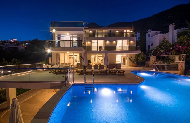 VİLLA NO COMPARE 6 BEDROOM AND 2 LIVING ROOM WITH 2 BIG SWIMING POOL IN KALAN