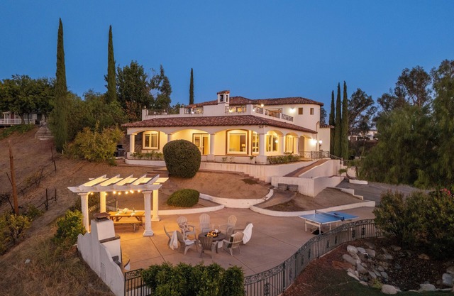Via del Sur by AvantStay | Private Spanish Villa w/Views | Walk to Wineries!