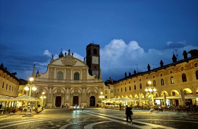 Viadanteunovigevano - 200 meters from Piazza Ducale