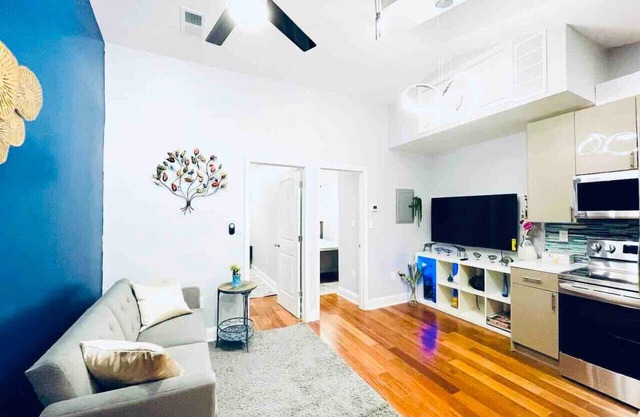 Vibrant 1BD Suite in Downtown Center City