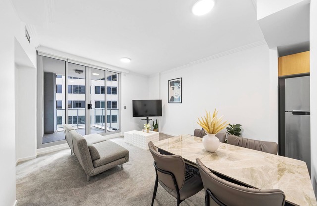 Vibrant 2BR Apt in the heart of city/Central