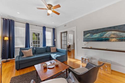 Vibrant and Cozy 2BR near Uptown with Balcony