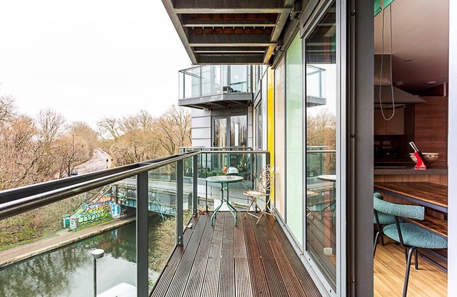 Vibrant and Modern Apartment with Canal Views