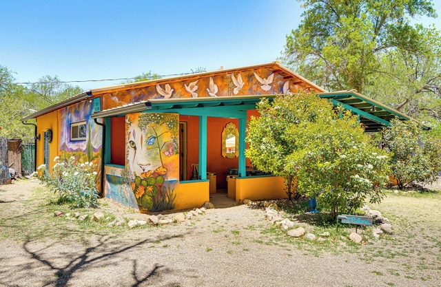 Vibrant 'Casa Paloma' w/Patio - Near Vineyards!