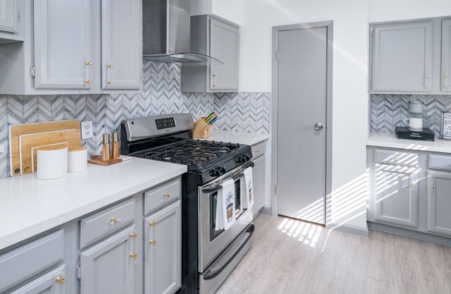VIBRANT Houston OASIS with private pool and patio, sleeps 8
