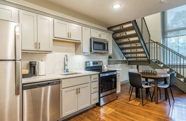 Vibrant Loft Apt w/Free Parking | Near Hospitals