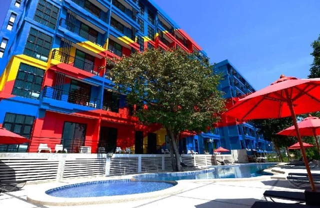 Vibrant Rayong Beach only 5 mins to Phala Beach