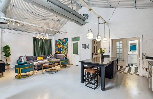 Vibrant Uptown 5BD. Artist's Dream Home!