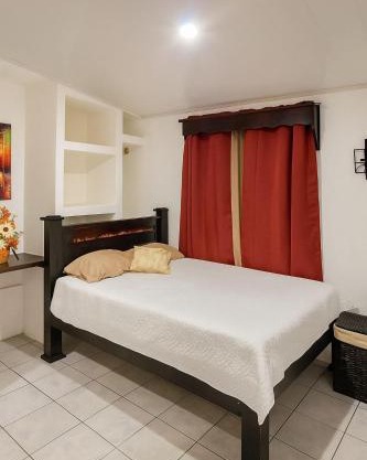 Vicky's Room - NO PARKING SITE