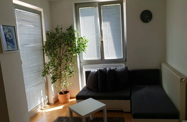Victoria Apartment + balcony, near center, easy accessible