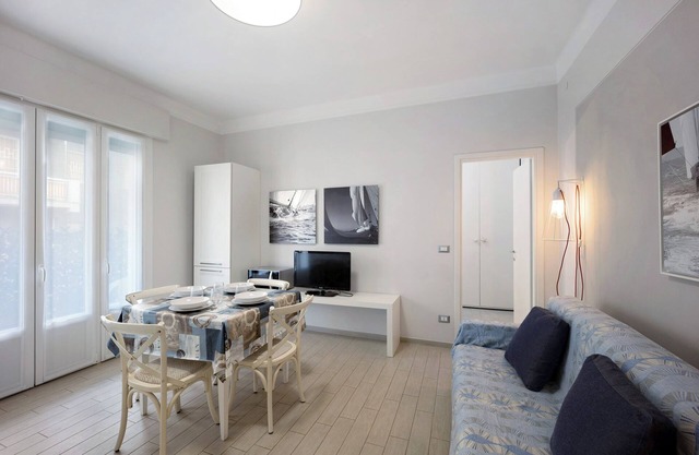 'Victoria Apartments Acquarius' with Balcony, A/C & Wi-Fi