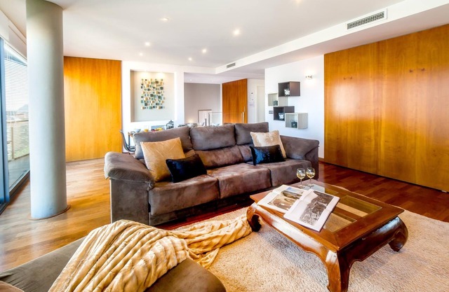 Victoria Diagonal Mar 2: Luxury Duplex Touristic Apartment Near the Beach
