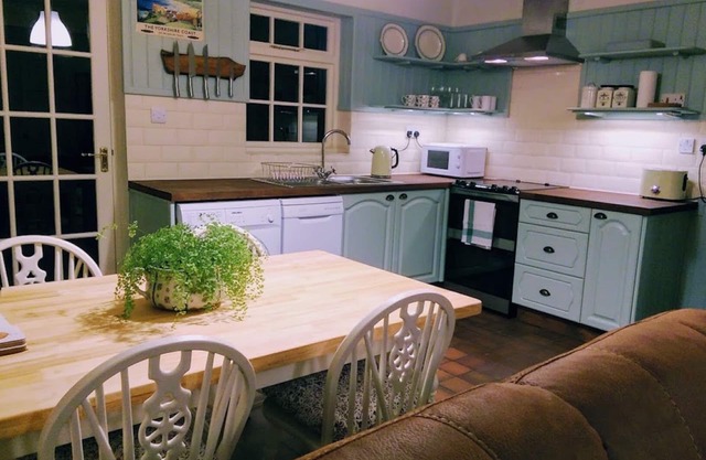 Victorian Cottage in Pocklington near York with log burner and wi-fi