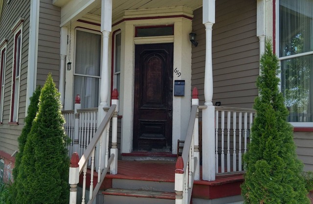 Victorian Cottage in Midtown Detroitn3 Bedrooms, 1 1/2 baths, Sleeps 5