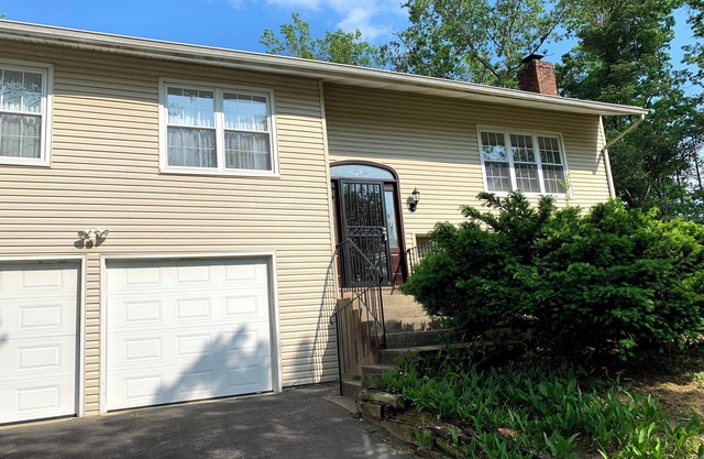 Victorian Style 4-Bedroom Treasure where Comfort and Sophistication Awaits!
