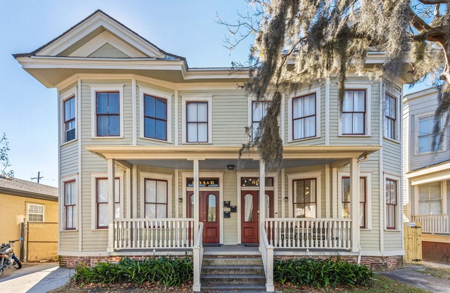 Victorian Townhouse in Savannah!