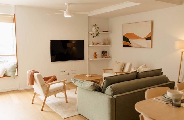 Vida Central - 2 Bedroom, 1.5 bathroom apartment w/free parking + pool & gym