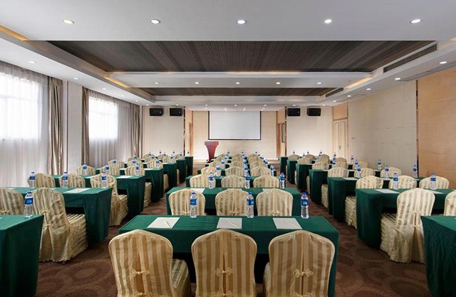 Vienna Hotel(Foshan Nanzhuang Ceramic Headquarters )