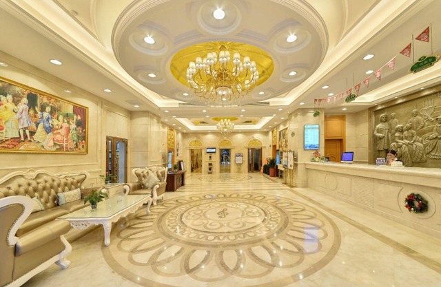 Vienna Hotel Fuyong Exhibition Center