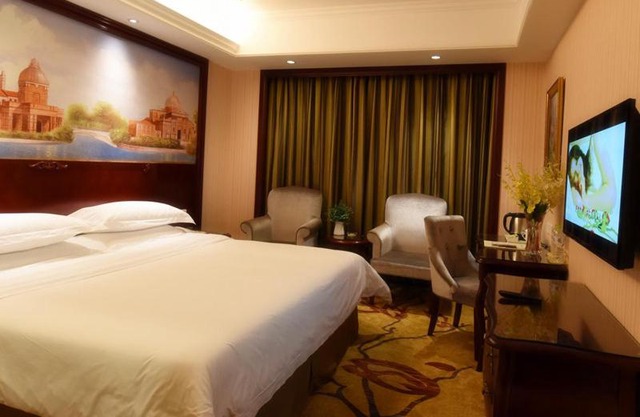 Vienna Hotel Loudi Chunyuan Pedestrian Street