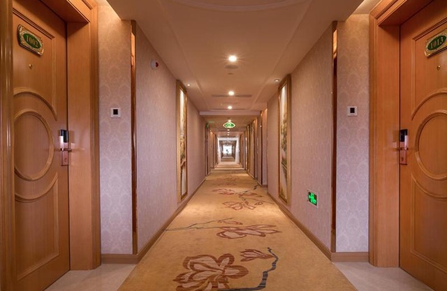 Vienna International Hotel (Shenzhen Fuyong Convention and Exhibition Center)