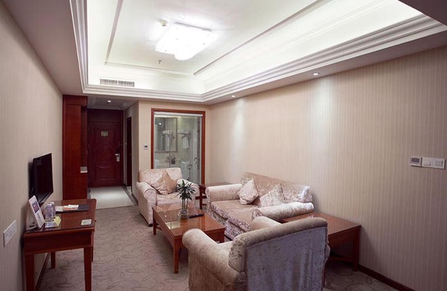Vienna International Hotel Shenzhen Songgang Wanzhao Square