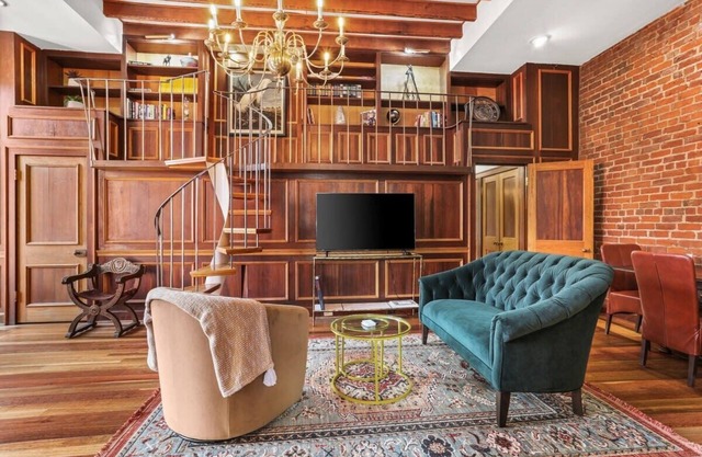 Vieux Carre Condo with 2 Balconies