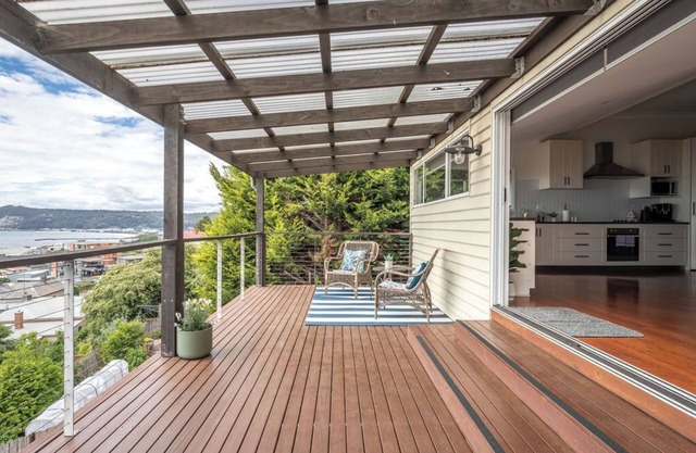 View Point: Ocean Views & Near CBD