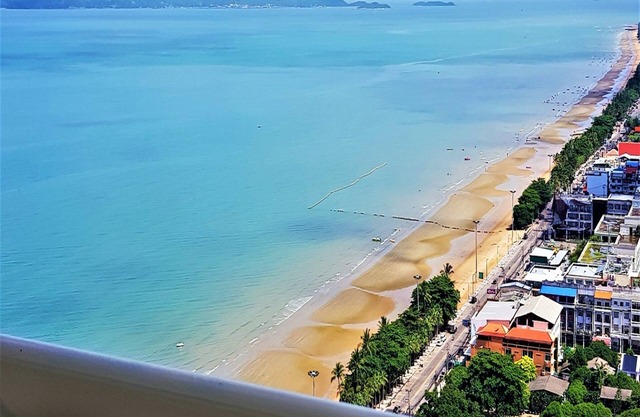 View Talay 8 Large Studio Apartment With sea View Pattaya