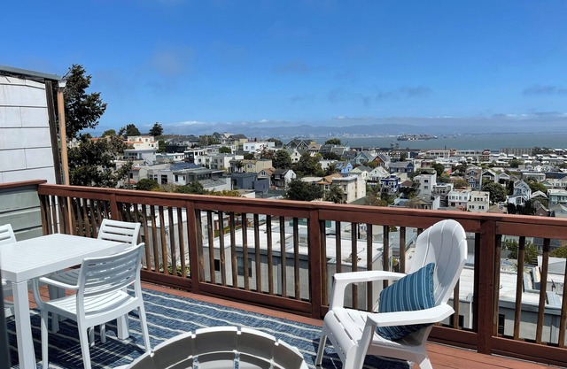 Views! 2-bedroom condo, private deck w/unobstructed Bay Views in San Francisco