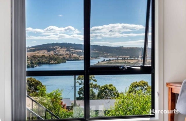 VIEWS ON FALCON : nPerfect for couples, solo travellers, or small families.