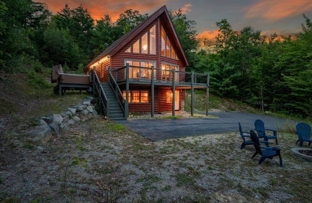 Views Views Views! HotTub! Dogs Ok! Firepit! A/C!