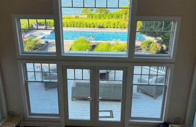 Views ! Views! Views ! Water Front Property n4 bedroom house in Southampton