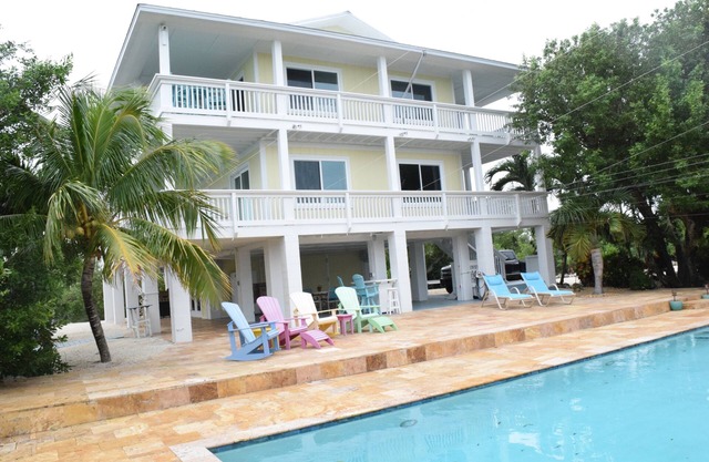 Views! Waterfront Niles Channel Pool/dock Industerial Ice Maker