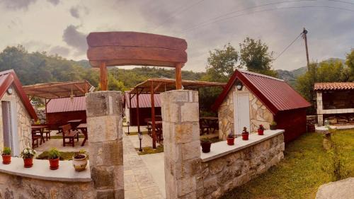 Vikendica,Bungalovi Lipska pećina