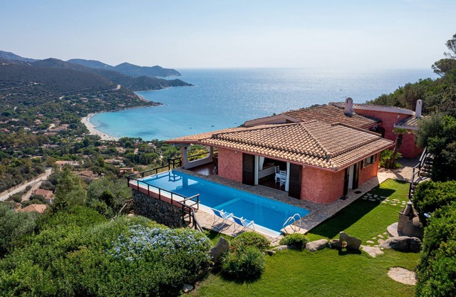 Villa Corallia - Exclusive Pool Villa with stunning view over the bay
