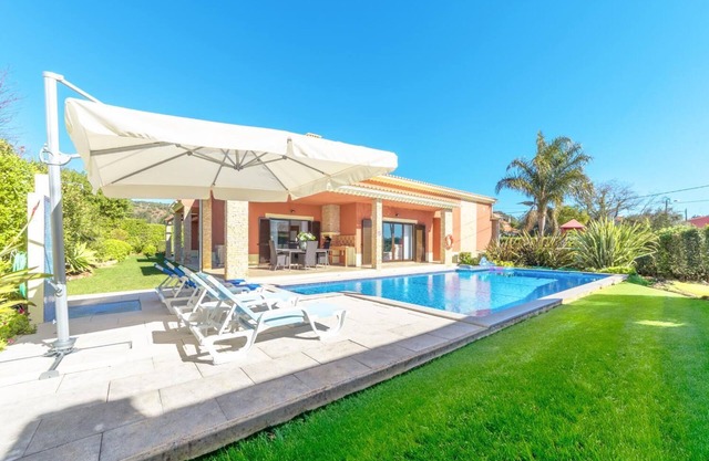 Villa Paraiso - Four Bedroom Villa, Sleeps 8