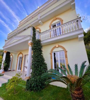 Vila Dy Bukurite