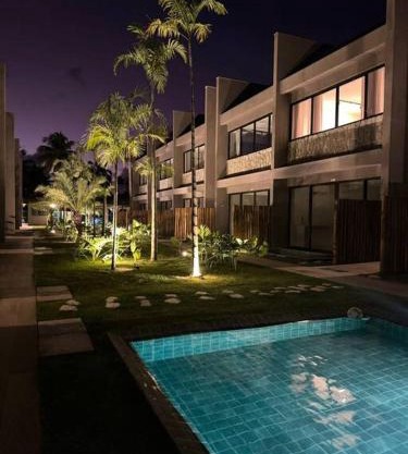 Vila Manah 203, Quarto e sala, acomoda 4 pessoas com Ar Condicionado, Wifi, Smart Tv, Cozinha completa, Portaria 24h e Estacionamento